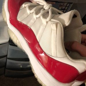 Air Jordan 12 cherrys